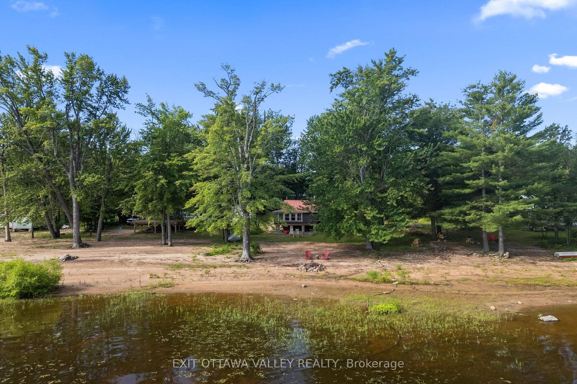 95 Sullivan Point Road, Laurentian Valley — Detached for sale, photo 1