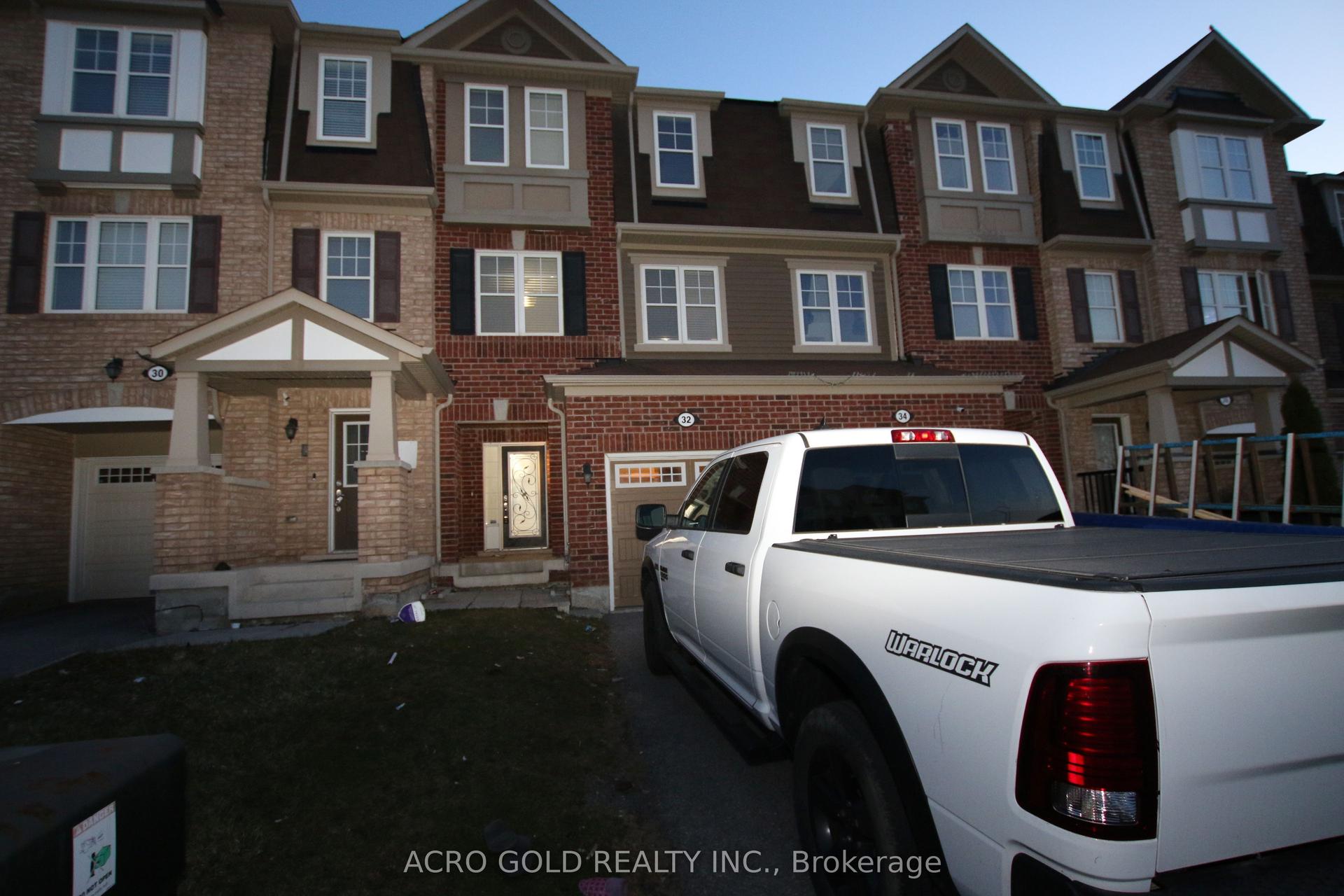 32 Mercedes Road, Brampton — Townhouse for sale, photo 1