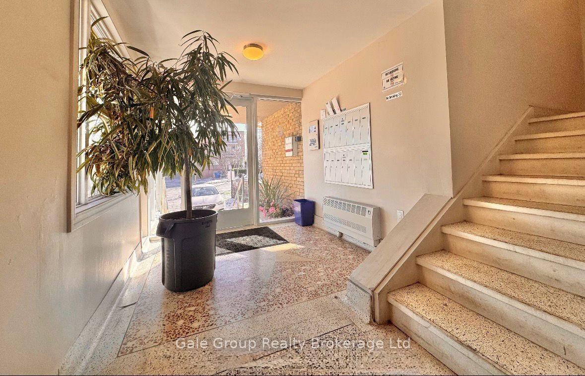 5 Paisley Boulevard E 102 #102, Mississauga — Condo for lease, photo 1