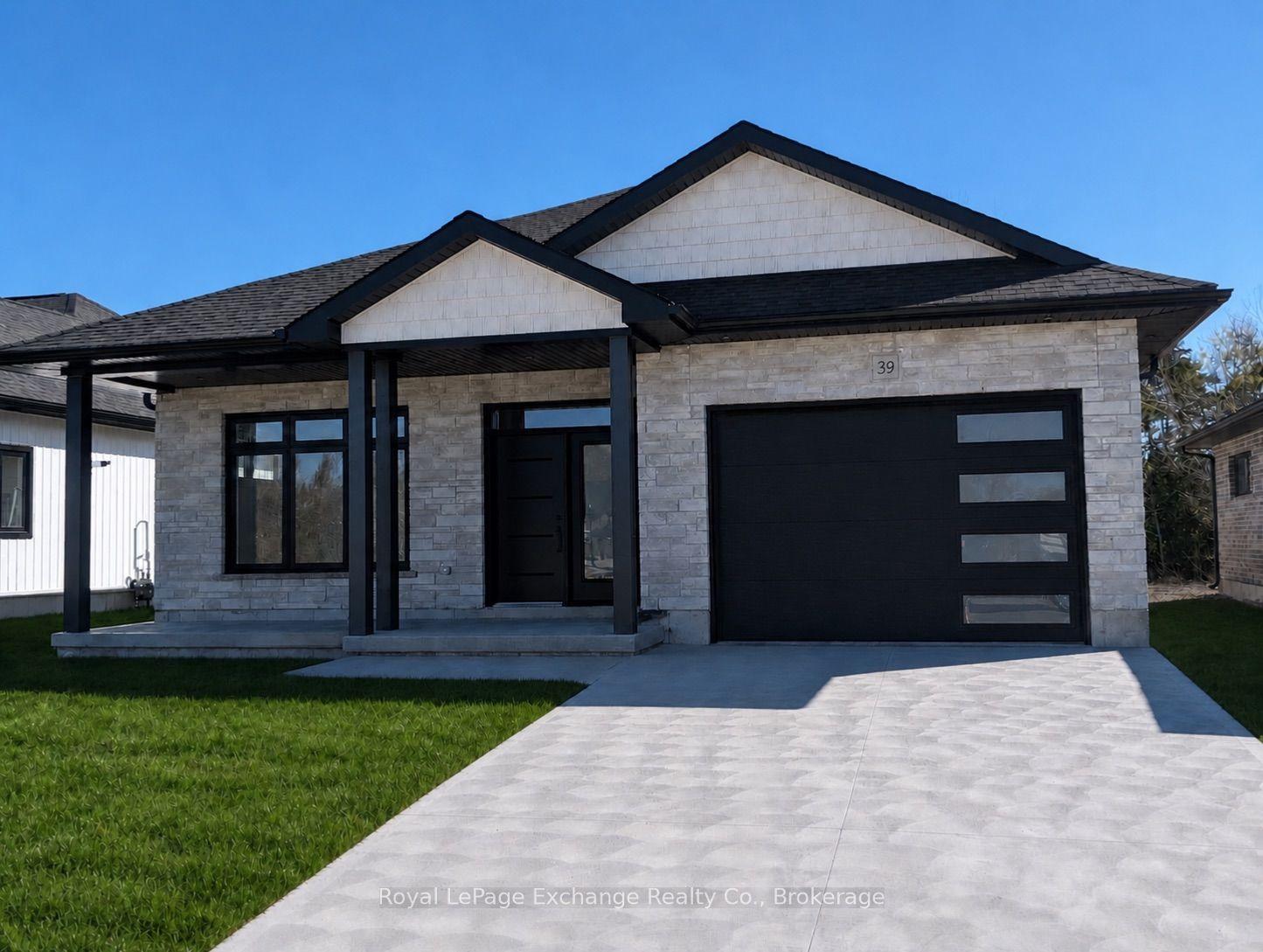 39 Mercedes Crescent — photo 1