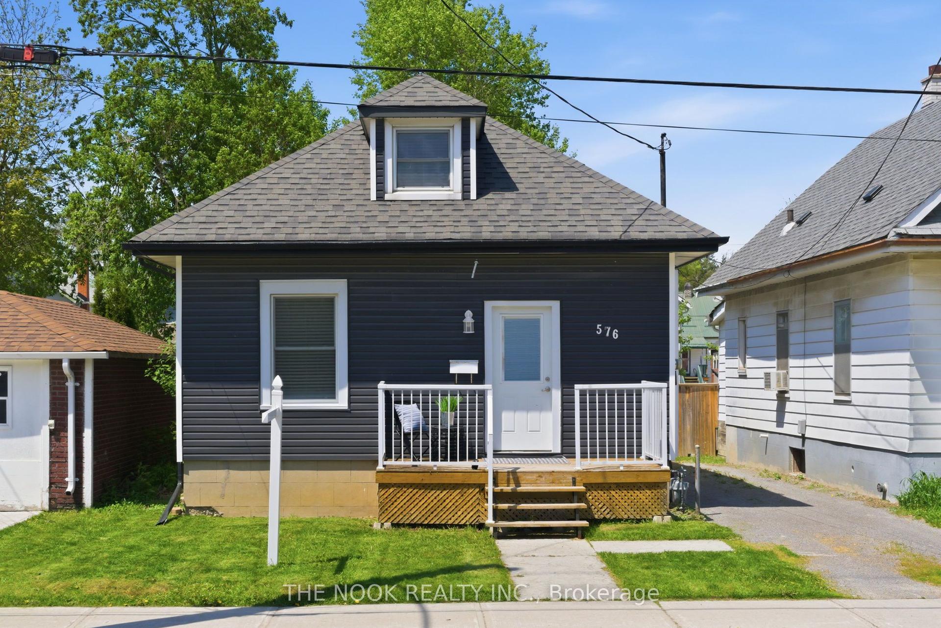 576 Wolfe Street — photo 1