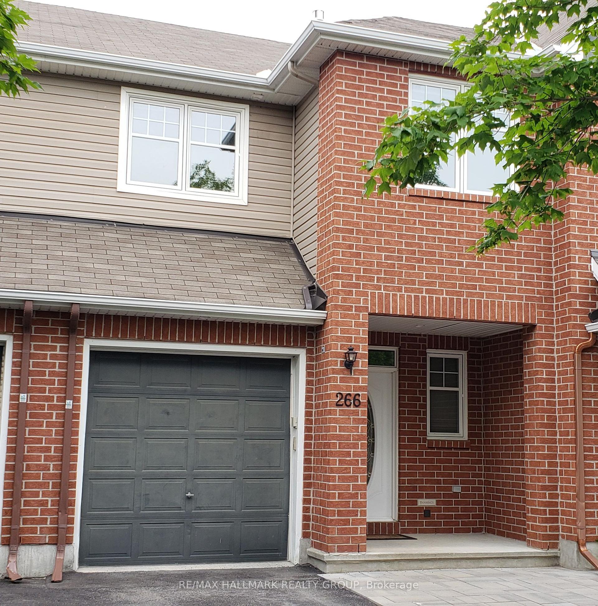 266 Horseshoe Crescent — photo 1