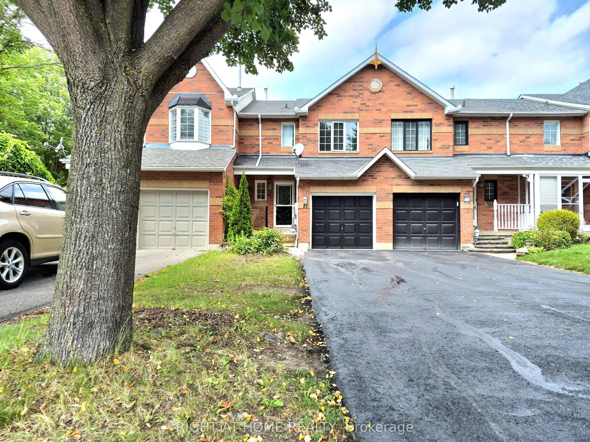 21 Mccullock Crescent, Ajax — Townhouse for sale, photo 1
