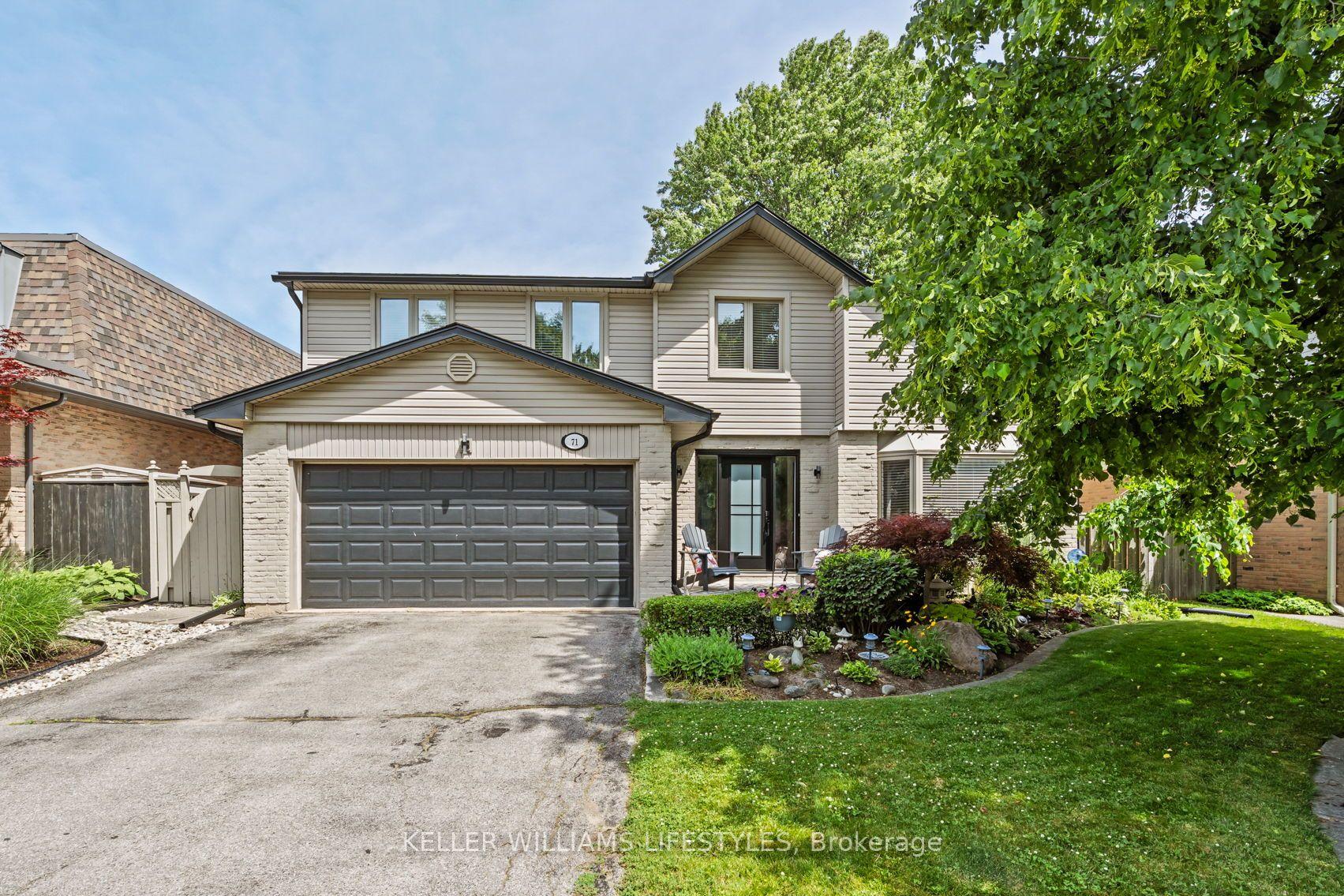 71 Blackthorne Crescent — photo 1