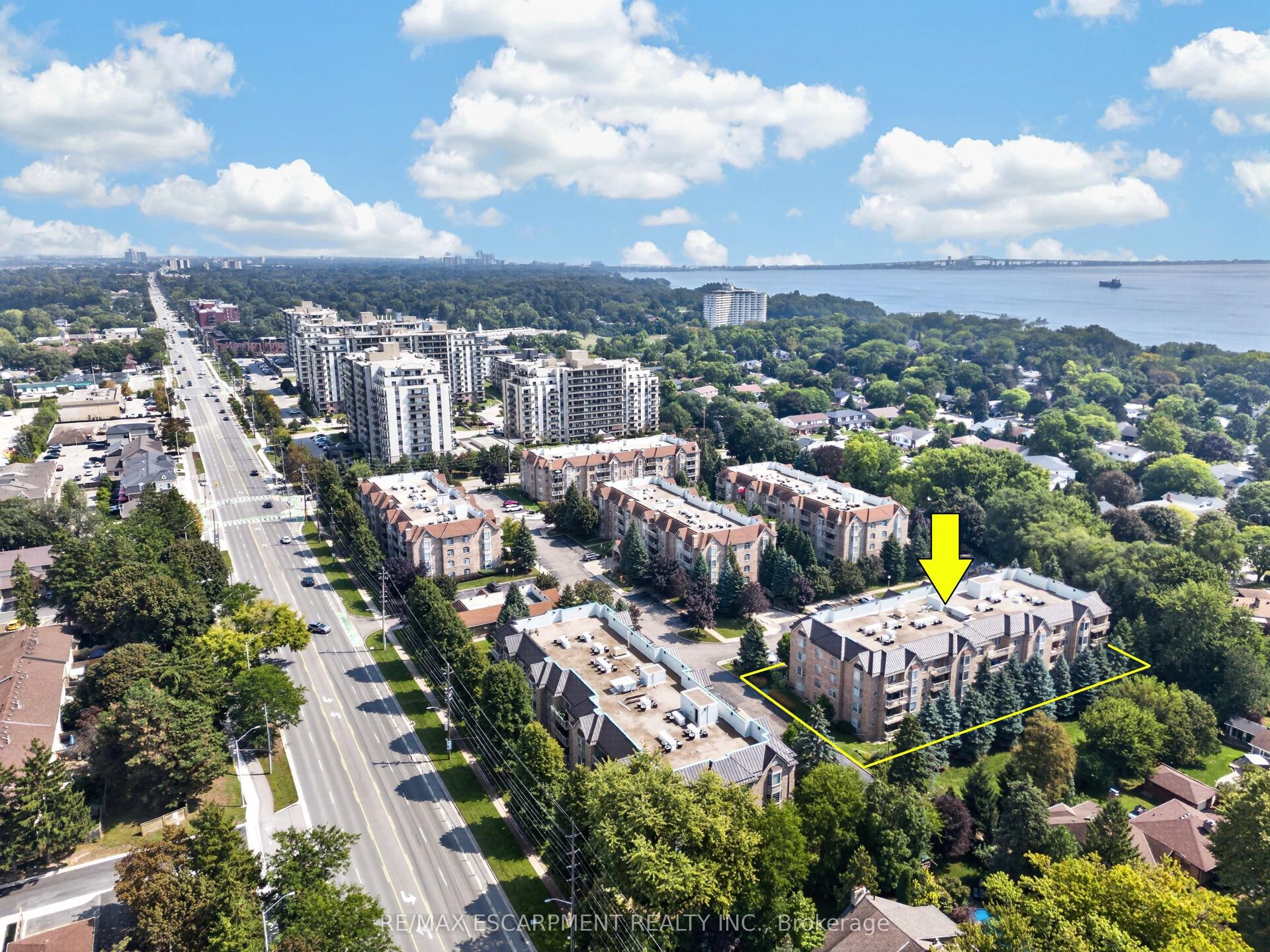 216 W Plains Road W B404 #B404, Burlington — Condo for sale, photo 1