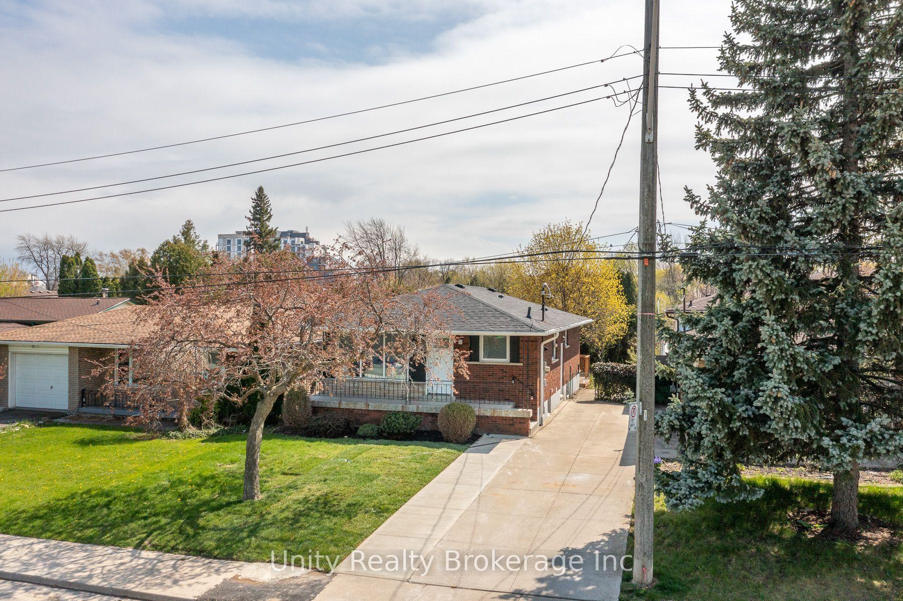 23 Tyrone Drive, Hamilton — Detached for sale, photo 1