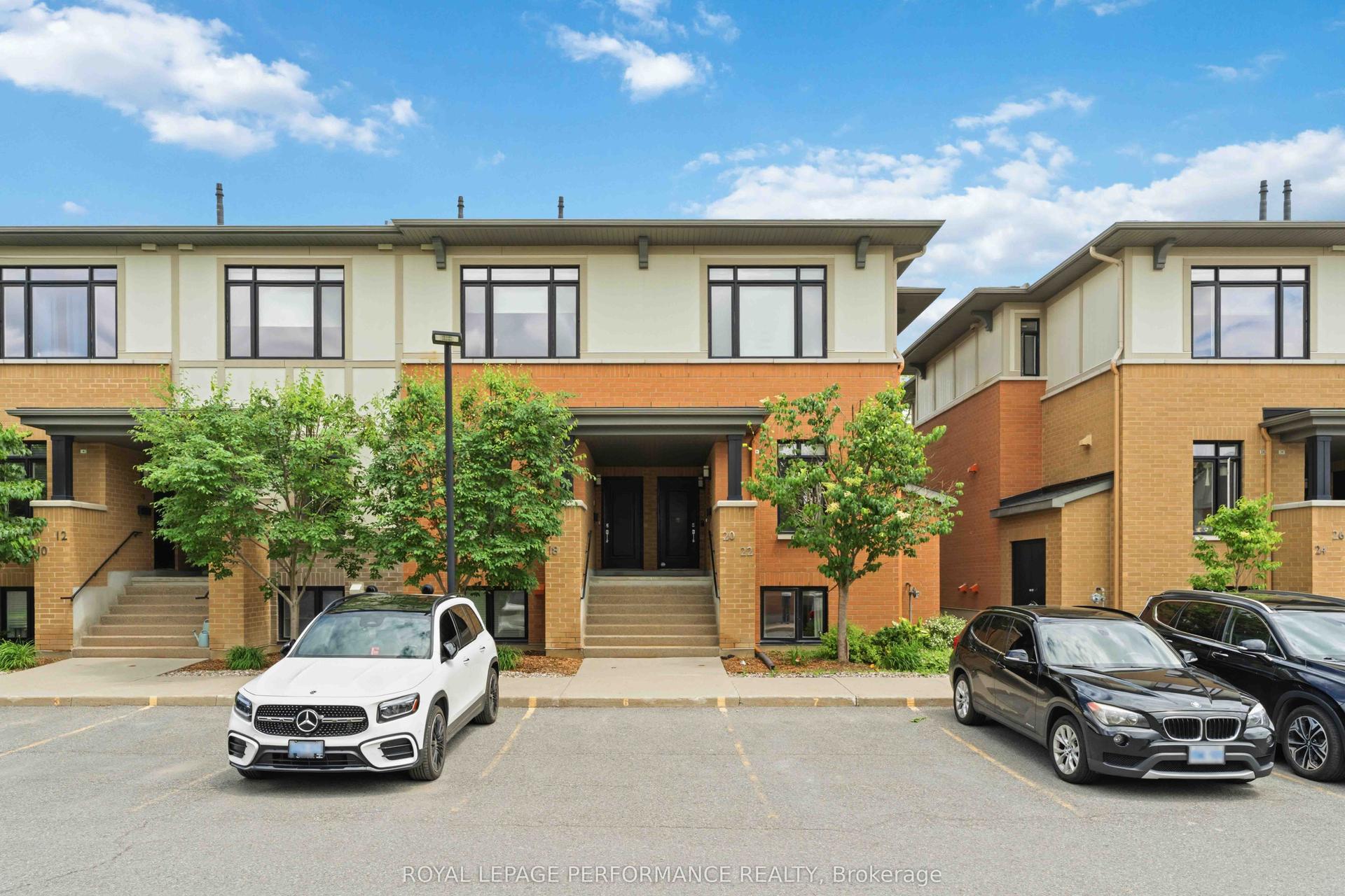 22 Bergeron Private, Orleans - Convent Glen and Area — Condo Town for sale, photo 1